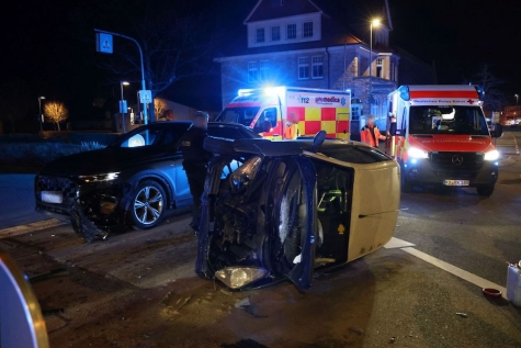 Nach dem Unfall am 27. Februar 2026 wurde ein 16-Jähriger mit einem Rettungswagen ins Krankenhaus gebracht.