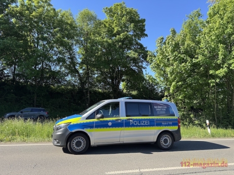 Auf der Schloßstraße in Paderborn-Schloß Neuhaus wurde eine Radfahrerin am 11. August 2026 beim Überholen von einem Auto gestreift.