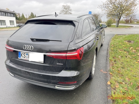 Die Polizei leitete am 21. Oktober 2026 nach dem Böllerwurf in der Salztorstraße eine Fahndung ein.