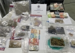 Sichergestellt wurden fast zwei Kilogramm Marihuana und Haschisch sowie fast 4.000 Euro mutmaßliches Drogengeld.