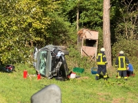 Ein grauer Seat Ateca kam am 12. Oktober 2026 zwischen Züschen und Wellen von der L 3218 ab.