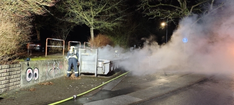 Am Silvesterabend des 31. Dezember 2025 musste der Löschzug Brilon zu einem brennenden Container in der Altenbriloner Straße ausrücken.