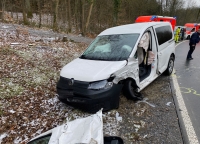 Am frühen Sonntagmittag (5. März 2023) ereignete sich auf der Landesstraße 549 ein Verkehrsunfall mit zwei Verletzten und hohem Sachschaden. 