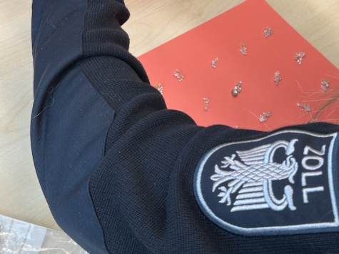 Am 11. Dezember 2025 entdeckten Zöllner über 11.000 Diamanten im Gepäck.