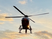 Ein Rettungshubschrauber brachte das Opfer nach dem Unglück ins Krankenhaus.