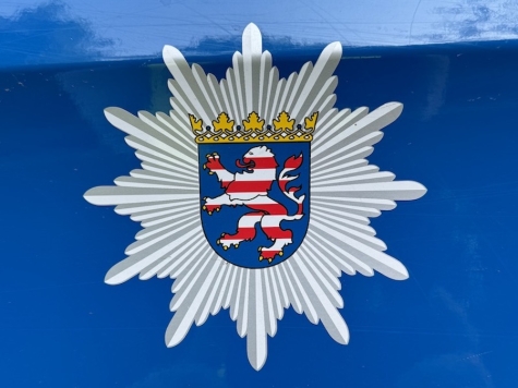 Am 27. September 2025 barg das THW den schweren Tresor am Teich an der K 60; anschließend Transport zur Polizeistation Korbach.