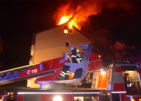 In Kassel brannte am Donnerstag ein Mehrfamilienhaus - die Polizei konnte eine Person festnehmen.