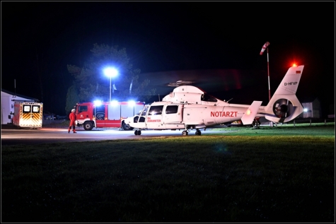 Der Rettungshubschrauber Christoph Mittelhessen landete am Dienstagabend in Schameder, um einen Patienten in eine Spezialklinik zu fliegen. Die Feuerwehren aus Rüppershausen und Schameder ermöglichten dies erst durch ihren Einsatz. 