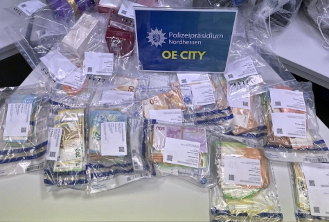 Bei Durchsuchungen am 31. März 2026 stellten Ermittler in Kassel Kokain, Bargeld und mutmaßliches Diebesgut sicher.