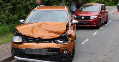 Nach dem Auffahrunfall am 19. Mai 2026 auf dem Südring in Korbach blieben an den beteiligten Autos erhebliche Schäden zurück.