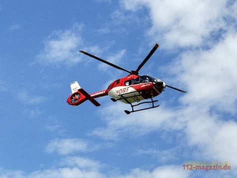 Bei einem schweren Verkehrsunfall auf der B 239 in Höhe von Höxter wurden am 9. April 2026 drei Personen verletzt.