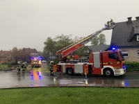 Nach dem Blitzeinschlag musste die Feuerwehr in Madfeld zu einem Brand im Dachbereich ausrücken.