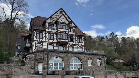 Nach Schließung der Gaststätte kam es zu massiver Sachbeschädigung.