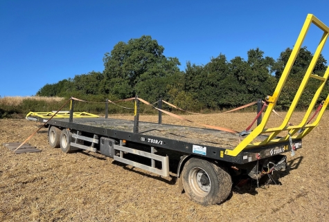 Der Vorfall wurde am 18. August 2025 bemerkt; der Anhänger hatte die L 863 überquert und kam auf einem tieferliegenden Feld zum Stillstand.