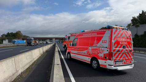 Auf der A 7 am Kreuz Kassel-Mitte kollidierten am 1. September 2026 ein Pkw und ein Kleintransporter.