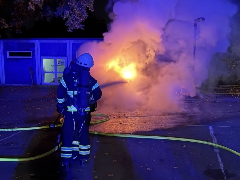 Ein Geräteschuppen auf dem Gelände einer Grundschule im Kasseler Fasanenhof stand am 14. Oktober 2026 in Vollbrand.