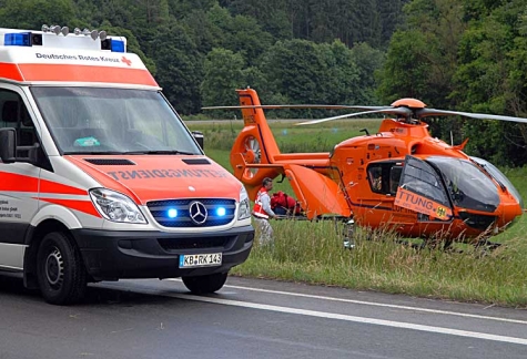 Schwerverletzt musste am Sonntag eine dänische Staatsbürgerin mit einem Helikopter nach Kassel geflogen werden.