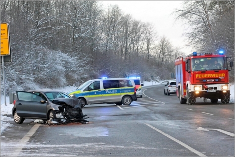 Im Kreuzungsbereich der B253 und der B236 kam es am Montagmorgen zu einem schweren Verkehrsunfall. 