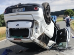 Das Fahrzeug kam auf dem Dach zum Stillstand, der Fahrer wurde schwer verletzt ins Krankenhaus gebracht.