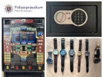 Die Ermittler der Kasseler Kripo stellten bei Wohnungsdurchsuchungen mehrere Armbanduhren, einen Tresor und weitere Gegenstände sicher.