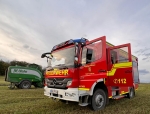 30 Einsatzkräfte der Feuerwehren aus Frankenau, Allendorf und Altenlotheim mussten am 2. Oktober 2021 eine Rundballenpresse löschen.