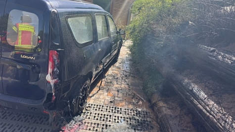 Das Auto konnte nach dem Brand in Braunsen nicht mehr gerettet werden.