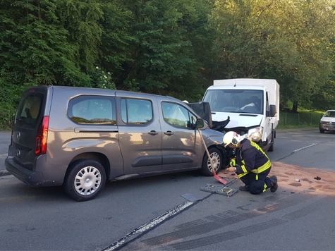 Am 27. Juni kam es in der Ortsdurchfahrt von Löhlbach zu einer Kollision ziwschen einem Opel und einem Mercedes Sprinter.