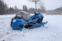 Auf der schneebedeckten Fahrbahn der K 15 zwischen Korbach und Strothe kam es am 10. Januar 2026 zu einem schweren Zusammenstoß, bei dem ein 38-jähriger Mann aus Waldeck sein Leben verlor.