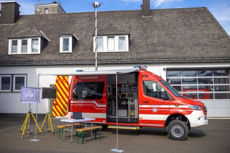 Der neue Mercedes Sprinter mit modernster Funk- und PC-Technik ersetzt ein 16 Jahre altes Fahrzeug.