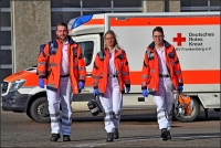 Fabian Lütteken, Lara Scheller und Eric Schröder, drei Notfallsanitäterazubis des DRK Kreisverband Frankenberg gehen motiviert ihren Weg, um Menschen in Not zu helfen.