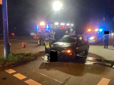 Zusammenstoß beim Abbiegen: Zwei Verletzte