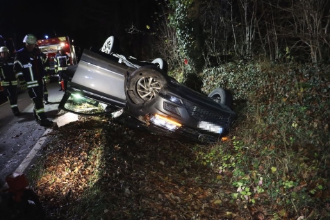 83-Jähriger verunglückt mit VW Tiguan im Graben
