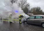 Am Sonntag (8. Januar 2023) wurden die Feuerwehren aus Waldeck, Netze und der Einsatzleitwagen aus Sachsenhausen gegen 11.30 Uhr zu einem brennenden PKW auf den Parkplatz von Schloss Waldeck alarmiert.