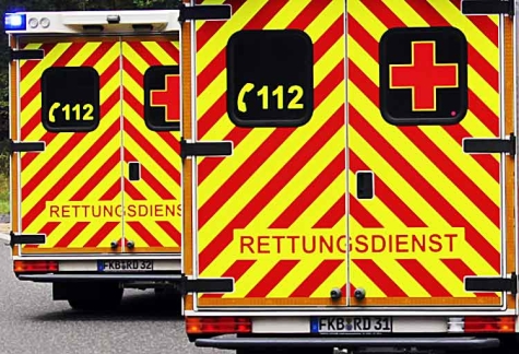 Ausweichmanöver: Skoda landet im Flutgraben
