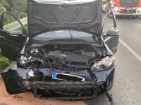 Nach einem Auffahrunfall auf der B 64 rückten Feuerwehr und Rettungsdienst am 22. September 2026 aus.