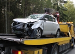Auf der Bundesstraße 253 ereignete sich am Freitagnachmittag ein Alleinunfall. Die Fahrerin wurde verletzt in ein Krankenhaus transportiert.