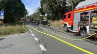 Nach einem Verkehrsunfall auf der L 870 bei Hoppecke geriet am 25. August 2026 eines der beteiligten Fahrzeuge in Brand.