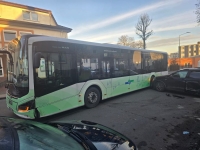 Am 16. Dezember 2025 stießen ein Bus und ein Tiguan zusammen.