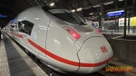 Die Frontscheibe eines ICE wurde am 14. Juli 2026 durch einen Steinwurf besch&auml;digt.