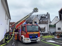 Ein Schornsteinbrand in der Sebastianstraße in Alme griff am 03.02.2026 auf das gesamte Gebäude über.