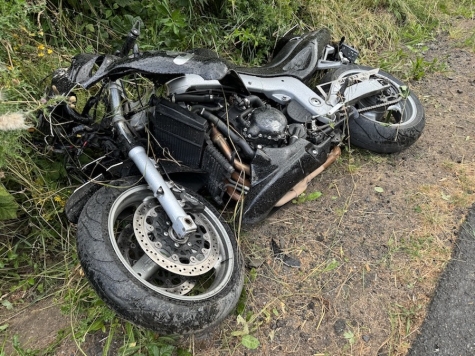Ein wirtschaftlicher Totalschaden entstand am Opel Astra, der frontal mit dem Motorrad zusammenstieß.