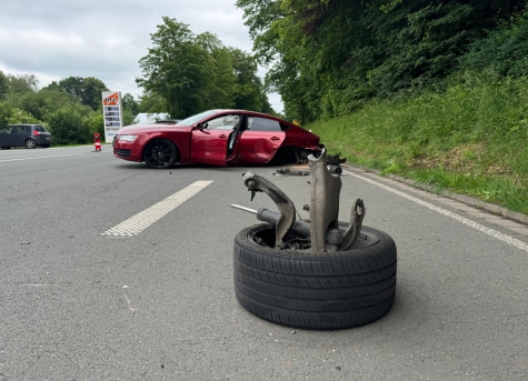 Erheblich beschädigt wurden zwei Personenkraftwagen der Marke Audi bei einer Kollision am 2. Juni im Landkreis Waldeck-Frankenberg.