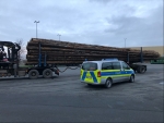 60 Tonnen schwerer Langholztransporter bei der Kontrolle am 10. Dezember 2020