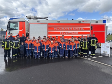 Ein Tagesausflug führte den Feuerwehrnachwuchs am Wochenende zur Flughafenfeuerwehr nach Calden.