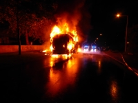 Ein Autotransporter brannte am 1. März 2024 auf der A 49 bei Kassel.