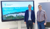 Bei der Fortbildung für Ärzte zum Thema Alzheimer-Demenz: links Prof. Dr. Niels Hansen, Oberarzt der Klinik für Psychiatrie und Psychotherapie, Universitätsmedizin in Göttingen, und der Gastgeber Neurologe Dr. med. Wael Marouf, Sektionsleiter der Neurologie am Kreiskrankenhaus Frankenberg.
