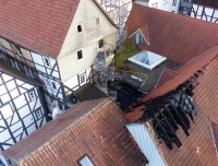 Weit über 90 Einsatzkräfte der Feuerwehr haben am Sonntag (6. Juni 2023) die historsiche Altstadt von Bad Wildungen vor größerem Schaden bewahrt. 