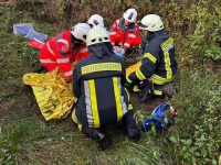 Johanniter und Feuerwehren aus der Gemeinde Vöhl absolvierten am 24. Oktober 2026 eine gemeinsame Großübung am Hof Treisbach.
