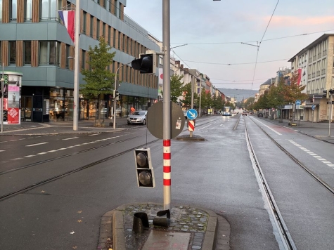Unfallflucht nach Schaden an Ampelanlage