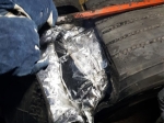 Mit Spürhunden konnte Rauschgift in einem Lkw-Reifen entdeckt werden.